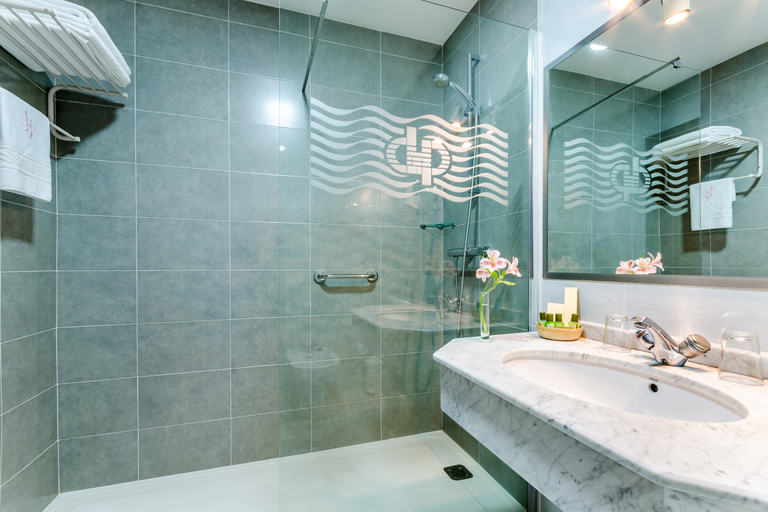 Bathroom 4, Galicia Palace, Pontevedra