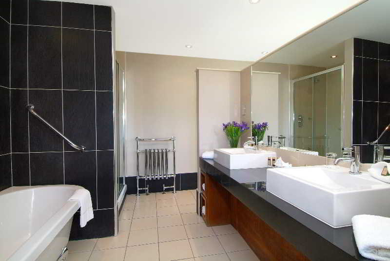 Bathroom 5, Brooklodge & Macreddin Village