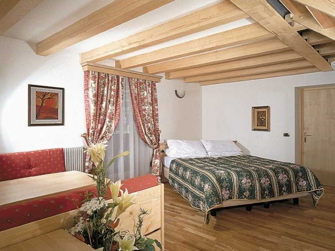 Bedroom 3, Gran Chalet Soreghes, Trento