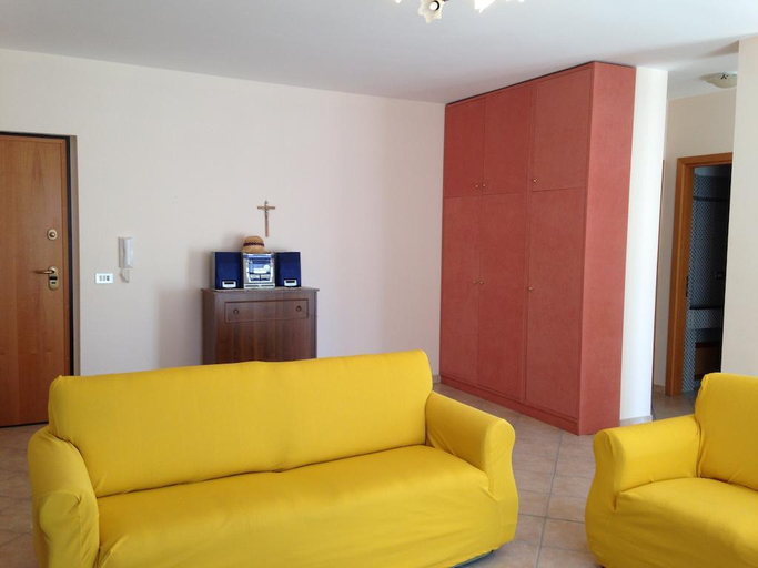 Public Area 2, Yachting Club Mare, Messina