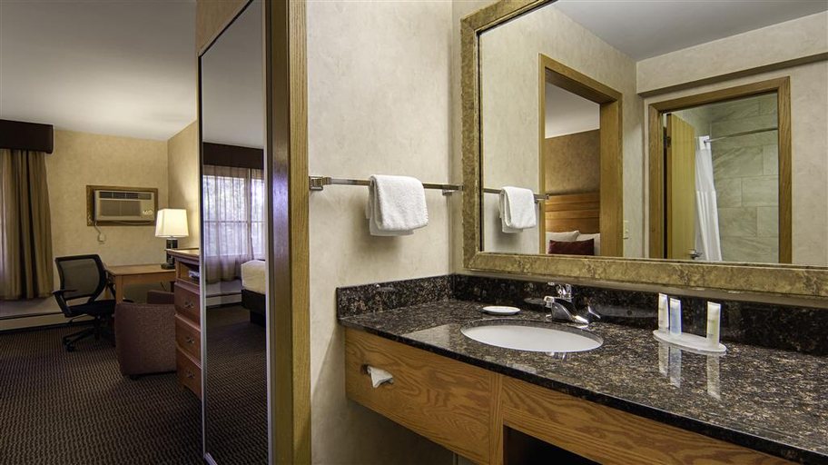 Bathroom, Quality Inn & Suites Detroit Lakes, Becker