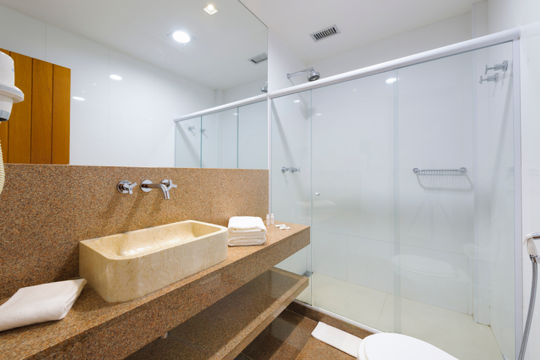 Bathroom, B&B Hotel Rio de Janeiro Copacabana Forte, Rio de Janeiro