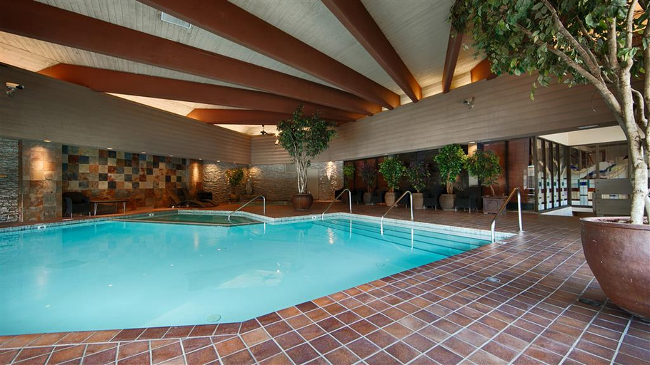 Sport & Beauty 5, Jasper Inn & Suites, Division No. 15