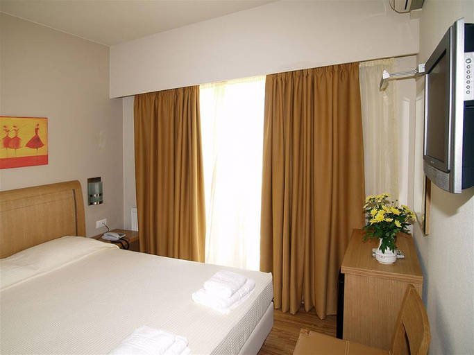 Bedroom 2, Kitro Beach Hοtel, Crete