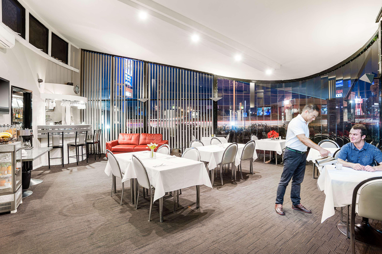 Food & Drinks 5, Mahoneys Motor Inn, Melbourne