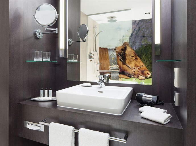Bathroom 5, Marriott Hotel Munich Airport, Freising