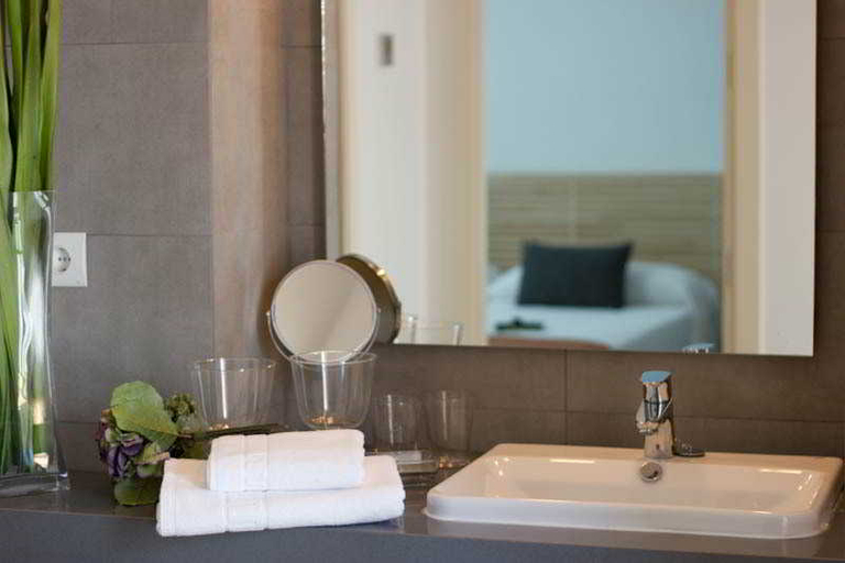 Bathroom 3, Life Apartments Alberto Lista, Sevilla