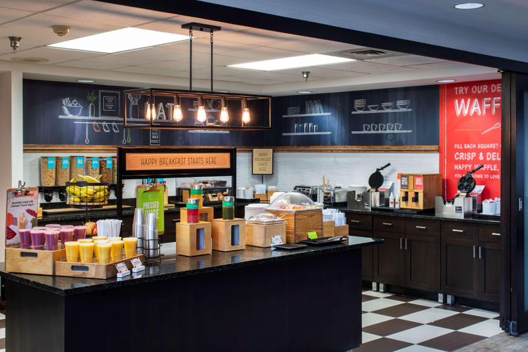 Food & Drinks 5, Hampton Inn & Suites Chicago/Lincolnshire, Lake