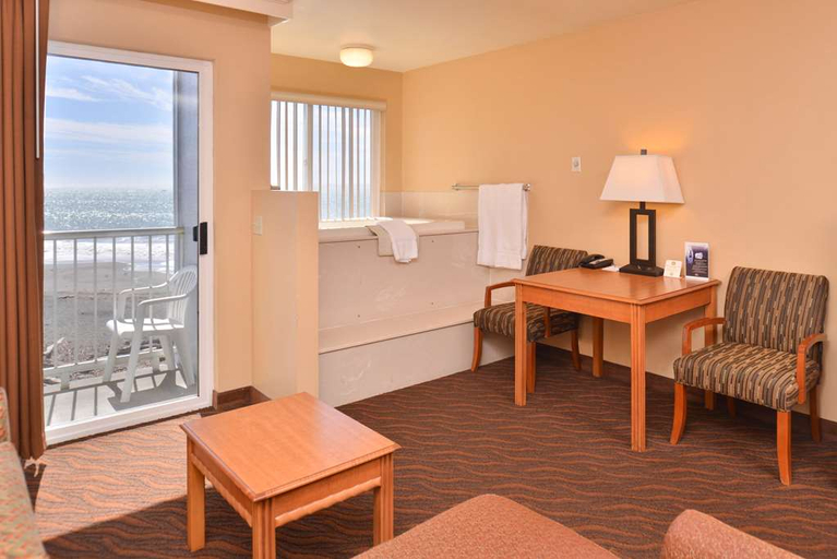 Bedroom 4, Beachfront Inn, Curry