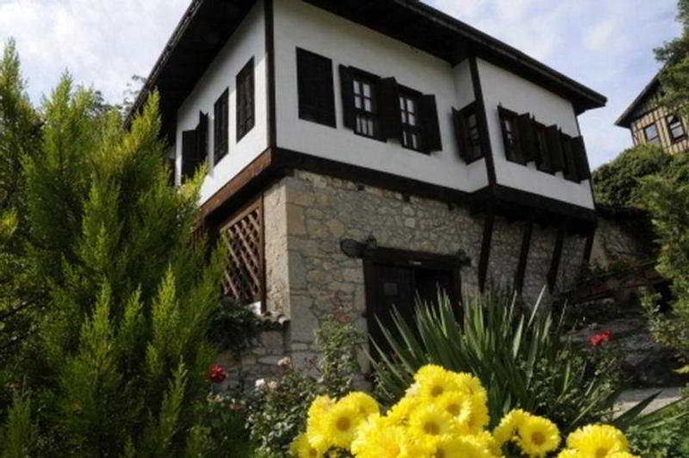 Exterior & Views