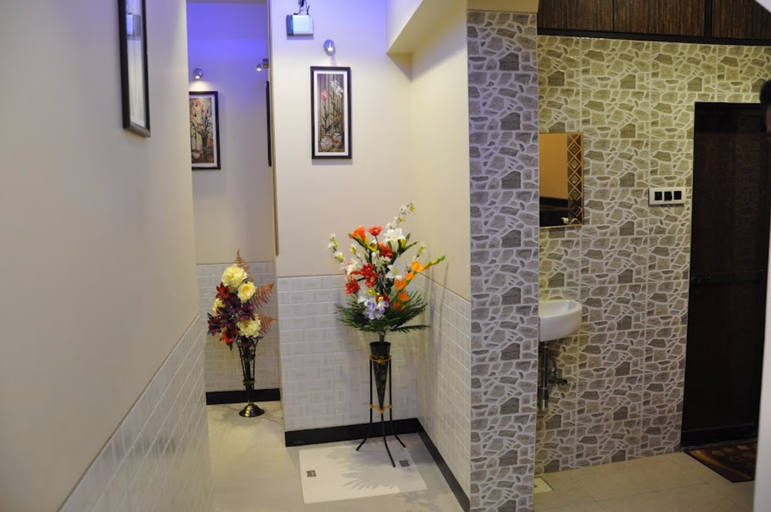 Bathroom 3, Hotel Planet Plaza, Mumbai Suburban
