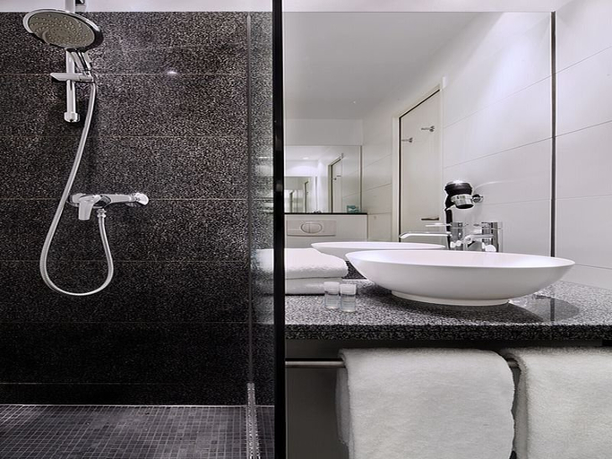 Bathroom, Motel One Berlin-Hauptbahnhof, Berlin