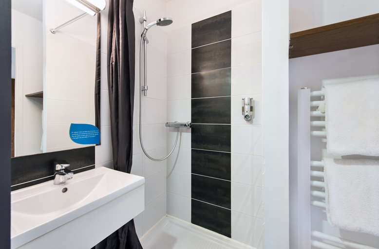 Bathroom 4, Sure Hotel by Best Western Guerande, Loire-Atlantique