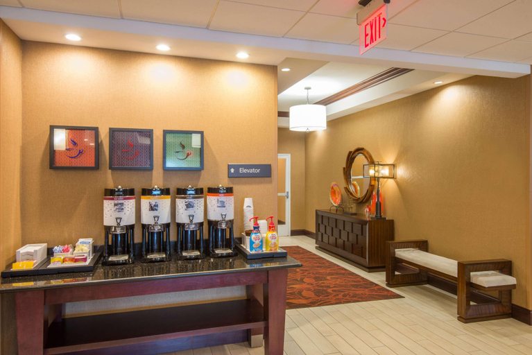 Public Area 2, Hampton Inn Kingston, Ulster