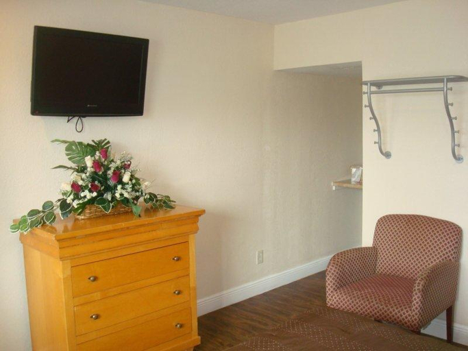 Public Area 3, Miami Springs Inn, Miami-Dade
