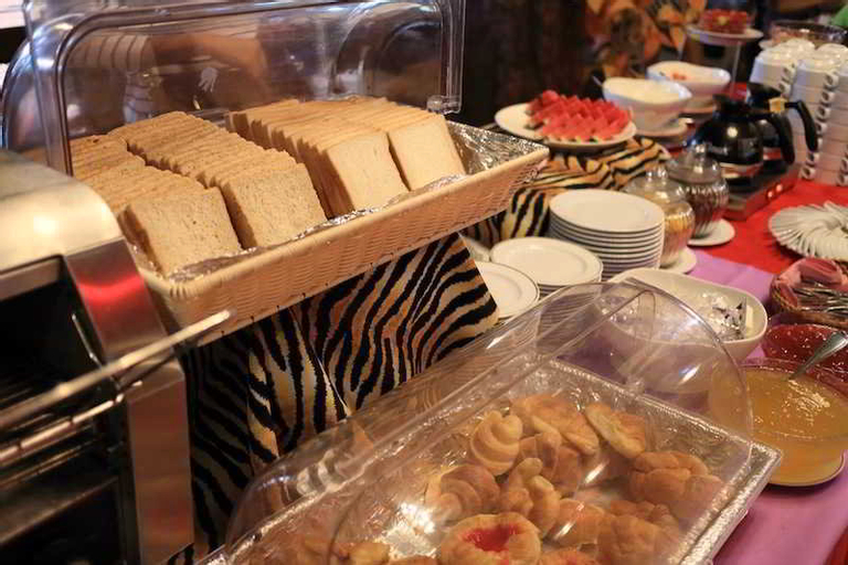 Food & Drinks 5, Tiger Complex, Phuket Island
