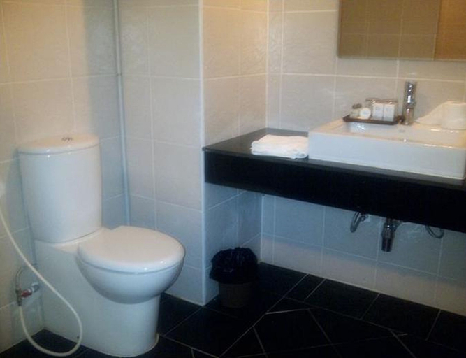 Bathroom 5, Jomtien Plaza Residence, Pattaya