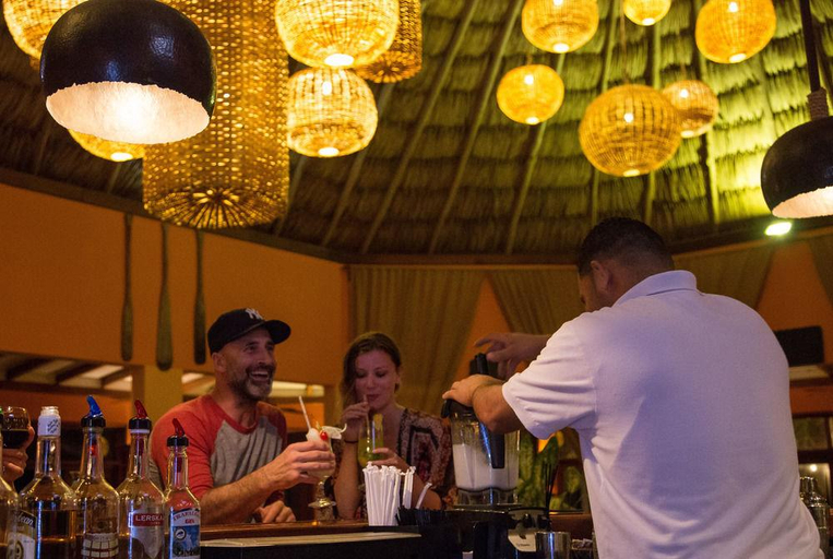 Food & Drinks, Jaguar Reef Lodge