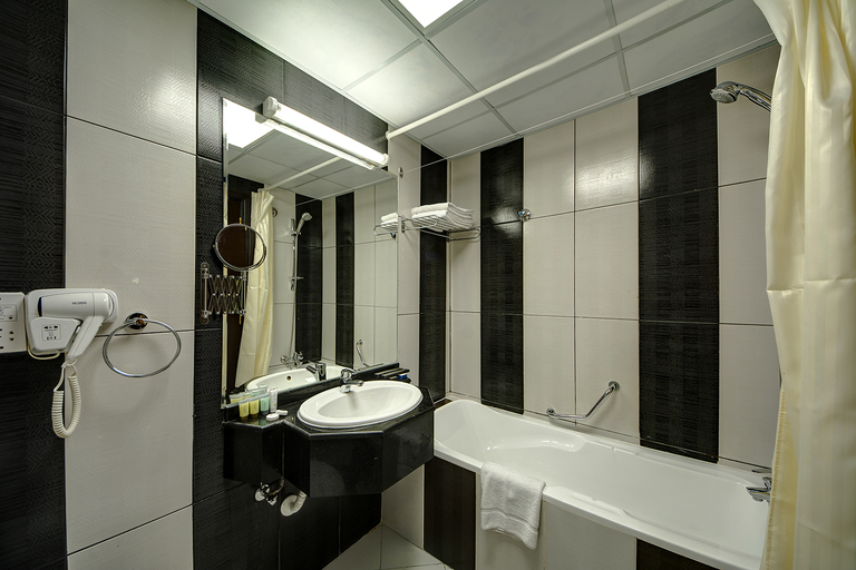 Bathroom 4, Vendome Palace Ex Delmon Palace, Dubai