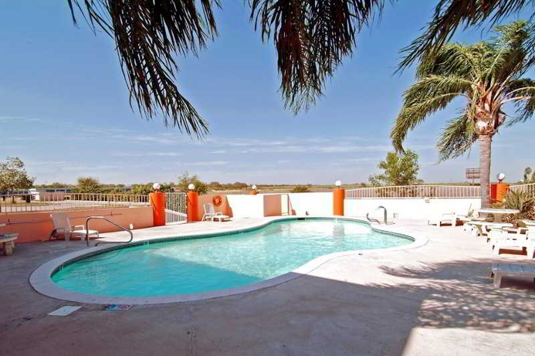 Sport & Beauty 4, Texas Inn & Suites Raymondville, Willacy