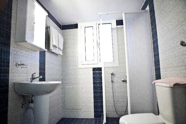 Bathroom 3, Venetia Studios, Attica