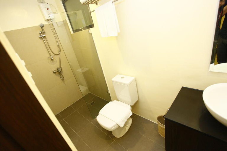 Bathroom 4, The Oracle Hotel and Residences, Quezon City