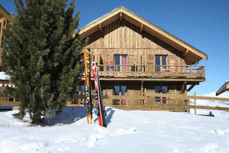 Exterior & Views