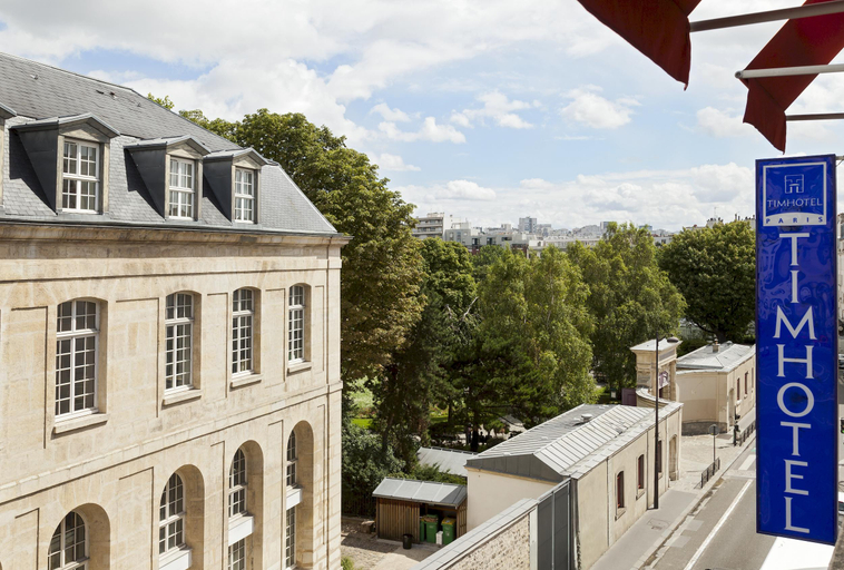 Exterior & Views