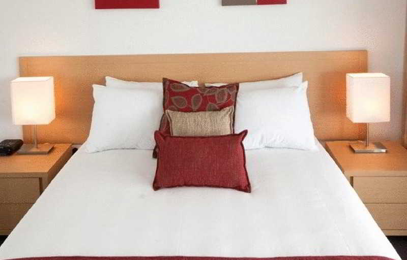 Bedroom 4, The Edge Apartment Hotel, Rockhampton