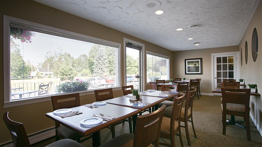 Food & Drinks 5, Best Western Aurora Inn, Kings