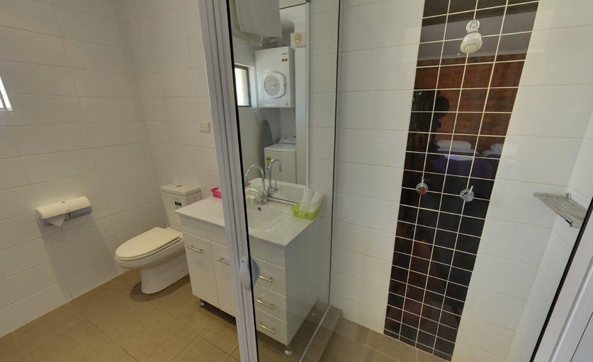 Bathroom 4, Contour Hotel Katherine, Katherine