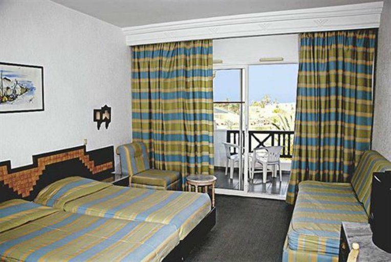 Bedroom 3, Djerba Holiday Beach Hotel, Houmt Souk