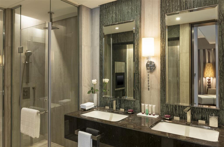 Bathroom 5, Le Meridien Hotel Bahrain City Centre, Manama