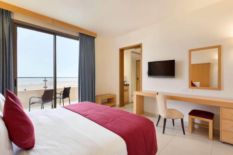 Bedroom 3, Ramada Resort Dead Sea, Shooneh Janoobiyyeh