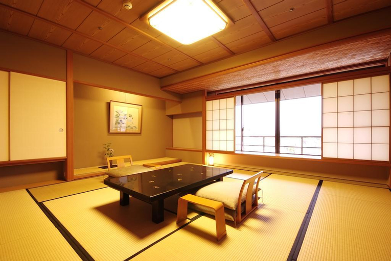 Kagaya, Nanao
