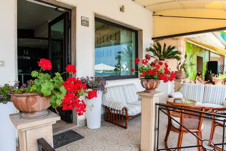 Terrace, Tysandros, Messina