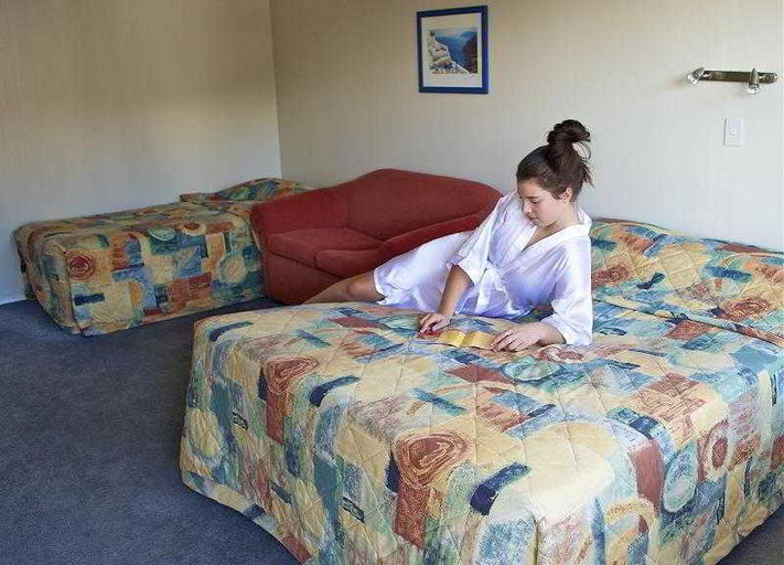 Bedroom 2, Casa Bella Motel, Far North
