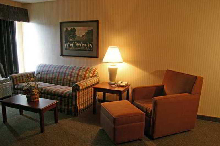 Exterior & Views 2, Quality Inn & Suites Quincy - Downtown, Adams