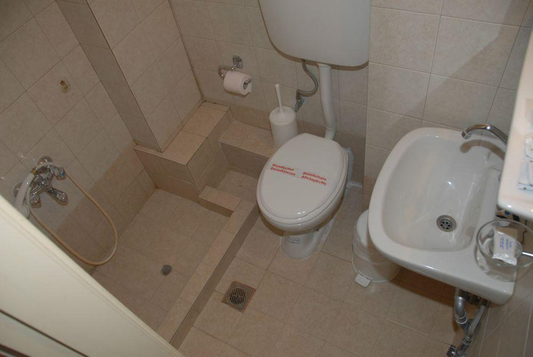 Bathroom 4, Hotel Themisto, West Greece