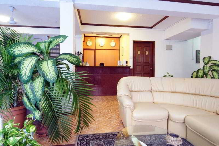 Public Area, Candies, Malé