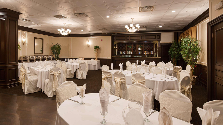 Food & Drinks 5, Best Western Plus Fairfield Executive Inn, Essex
