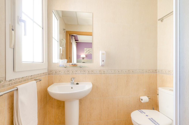 Bathroom 4, Las Abadias, Badajoz