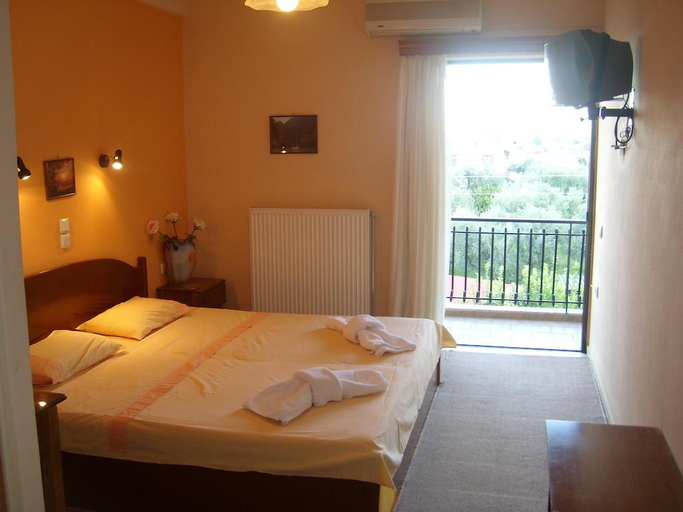 Bedroom 3, Hotel Themisto, West Greece