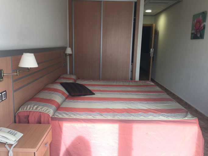 Bedroom 3, Hotel La Familia, Alicante