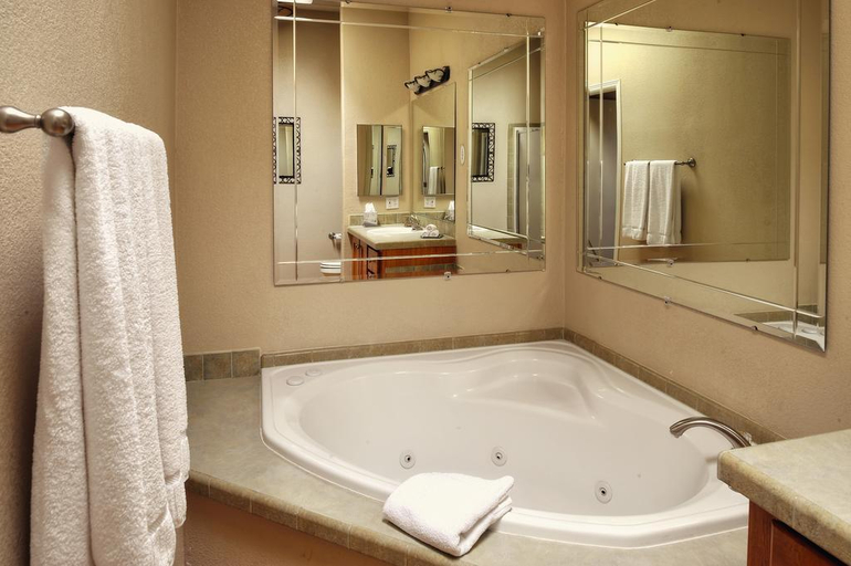 Bathroom, The Roundhouse Resort, Navajo