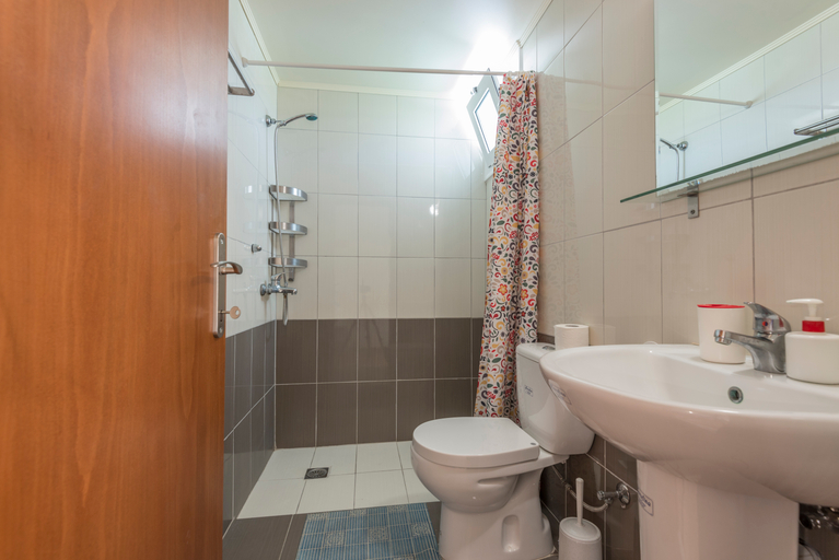Bathroom, Mammis Beach, South Aegean