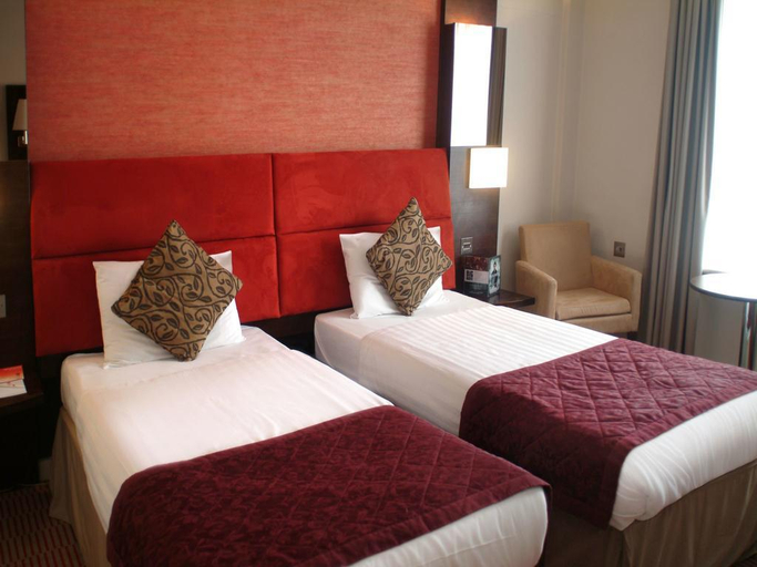 Bedroom 3, The Dragon Hotel, Swansea