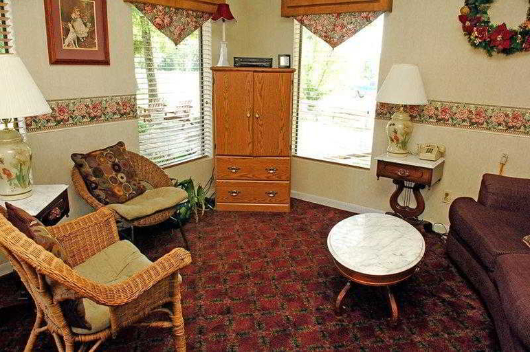 Public Area 3, The Parkwood Inn & Suites, Stone