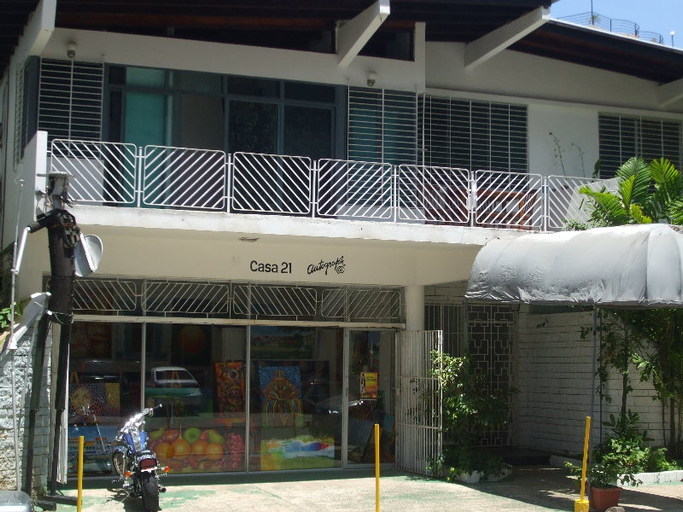 Exterior & Views