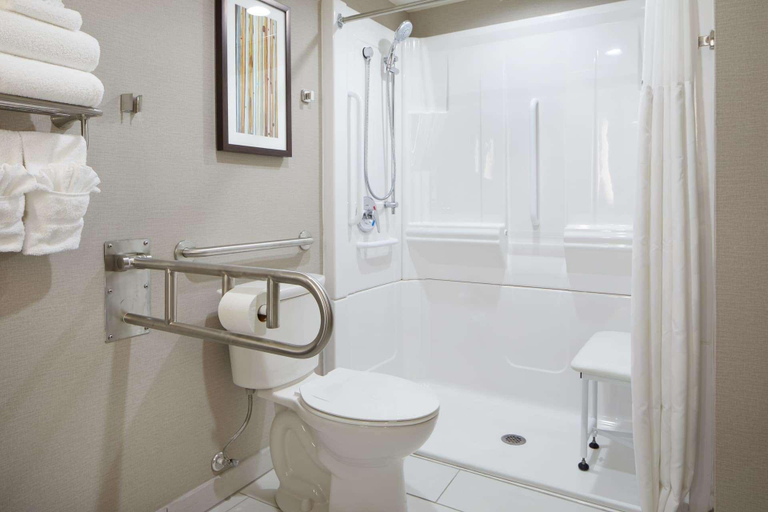 Bathroom 4, Wingate by Wyndham St. Clairsville/Wheeling, Belmont